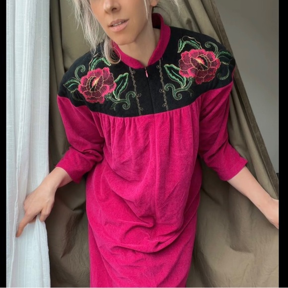 Vanity Fair Other - Vintage Vanity Fair Embroidered Floral House Dress Fuchsia Maxi